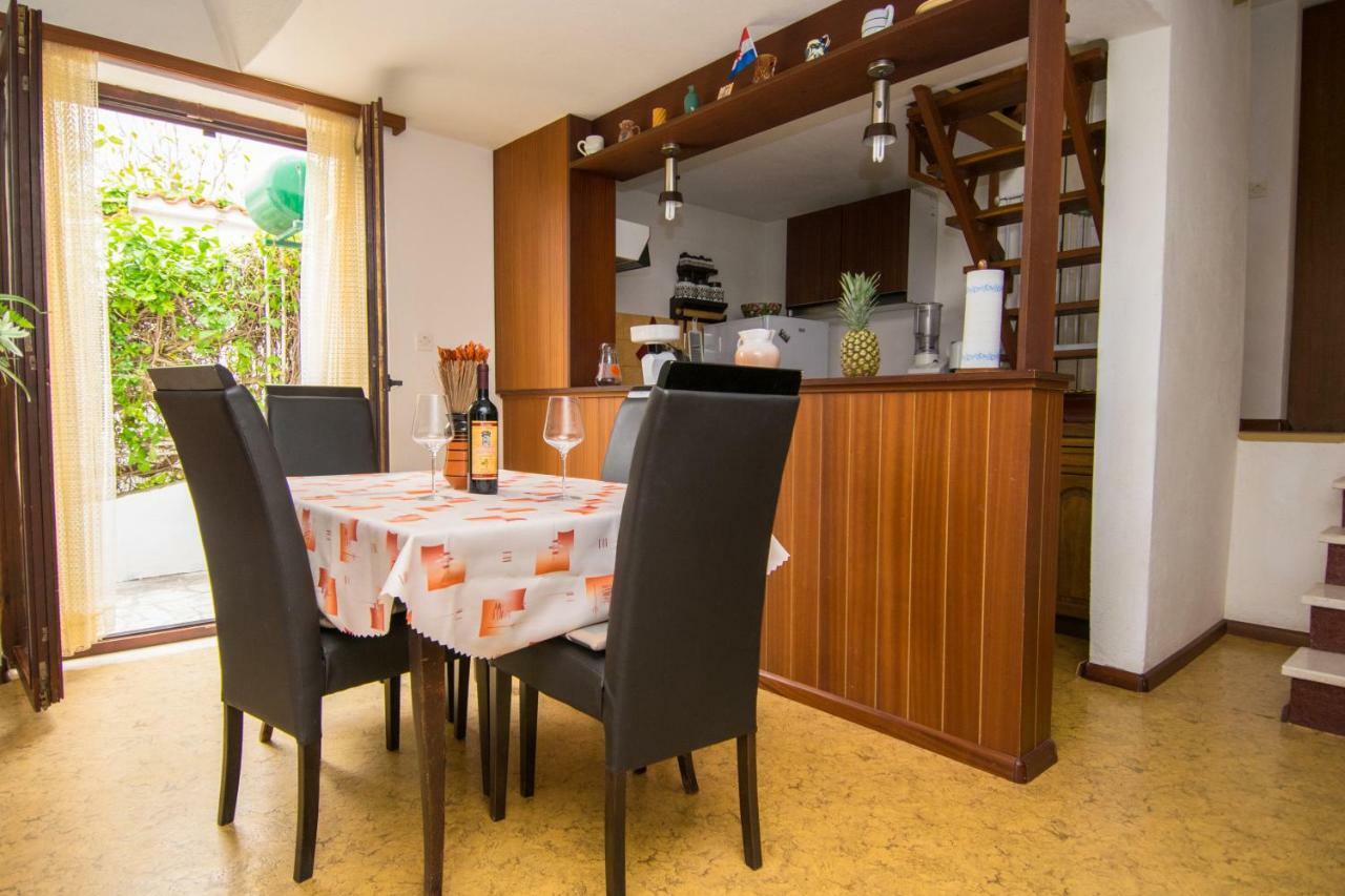 Vacation Home Mirjana Seget Vranjica Exterior foto