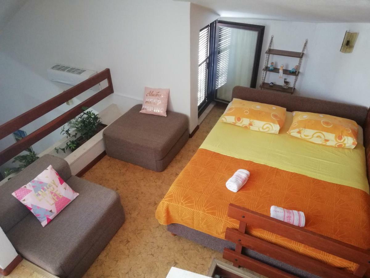 Vacation Home Mirjana Seget Vranjica Exterior foto
